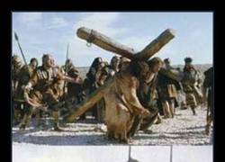 Enlace a Jesús subía la cruz. Los de luego también querían jugar...
