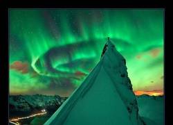 Enlace a Espectacular Noruega de noche