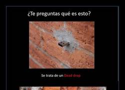 Enlace a WTF ¿Qué hace un usb en una pared?