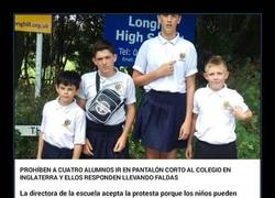 Enlace a Prohíben a cuatro alumnos ir en pantalón corto al colegio y ellos deciden presentarse ASÍ