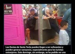 Enlace a Una foto de unos extranjeros sentados en unos meaderos en Tarragona se hace viral
