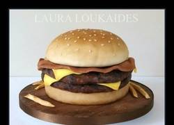 Enlace a Laura Laukaides, una pastelera autodidacta de 24 años crea increíbles ilusiones comestibles
