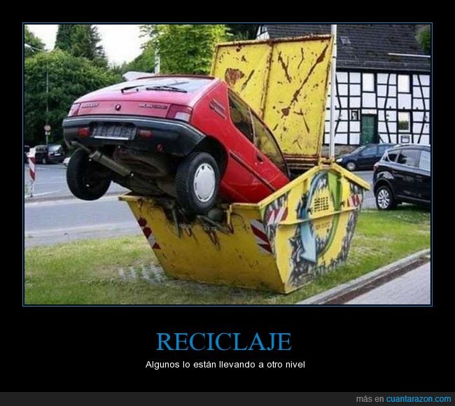 es una exposición para hacer que las personas reciclen,coche,bote,basura,jaja