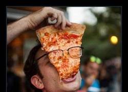 Enlace a Así se come la pizza