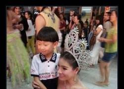 Enlace a Que no te engañe su peinado, este niño sabe más de la vida de lo que podrás saber tú jamás