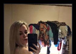 Enlace a Sube foto de postureo pero Internet la cruje viva por tener la habitación como una cuadra de cerdos