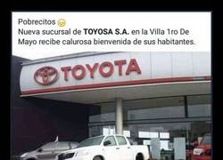 Enlace a TOYOTA sabe que llegó al barrio equivocado cuando le reventaron todos sus coches de exposición