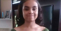 Enlace a Estudiante es baneada de su graduación por llevar camiseta que viola el código de vestimenta