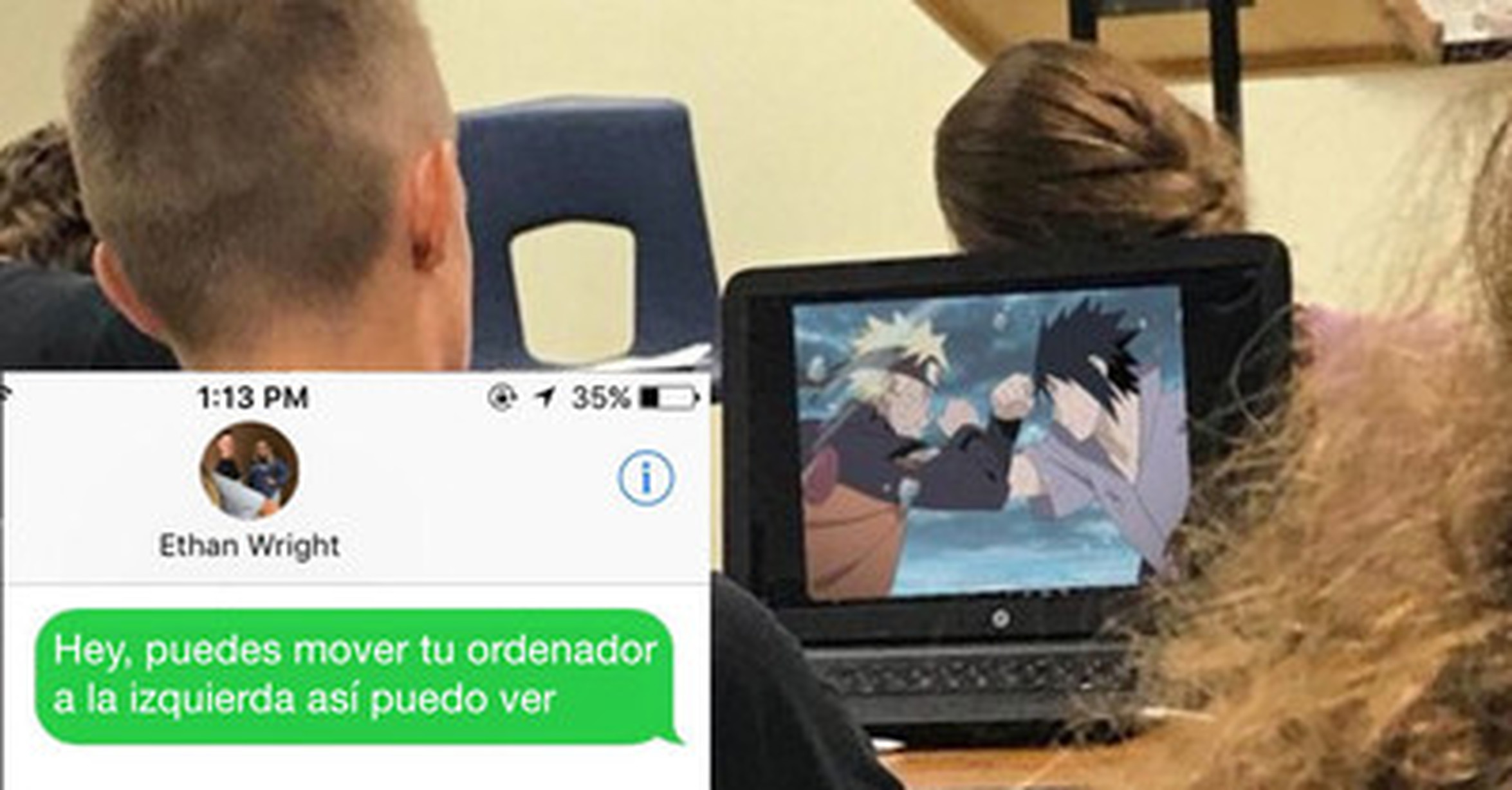 Está viendo anime en clase y el compañero de atrás le pide que mueva la pantalla así también lo ve Está viendo anime en clase y el compañero de atrás le pide que mueva la pantalla así también lo ve