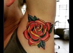 Enlace a Se ha puesto de moda hacerse tatuajes en el lugar más asqueroso del cuerpo