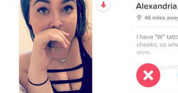 Enlace a Esta chica explica en Tinder por qué vas a amarla con el tatuaje que tiene en el trasero