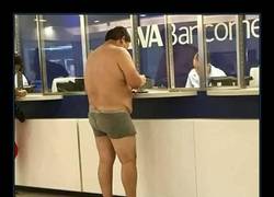 Enlace a Eso que te despiertas y falta  minuto para que cierre el banco