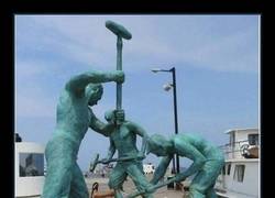 Enlace a SEGUID TUMBANDO ESTATUAS