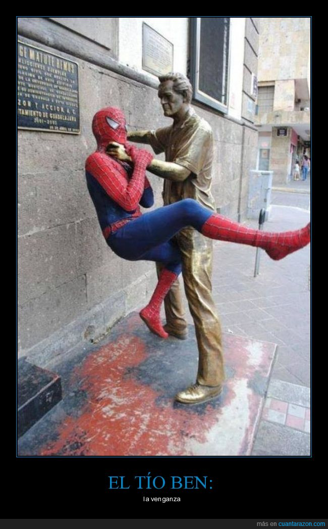 Spiderman,hombre araña,escultura,calle,cosplay