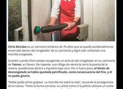 Enlace a Un carnicero atrapado en su congelador salva su vida gracias a una morcilla