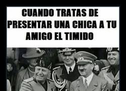 Enlace a Ese amigo al que le da corte hablar con chicas