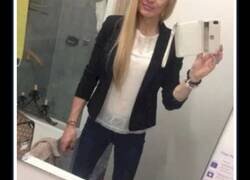 Enlace a Personas que deberían aprender como funcionan los espejos antes de hacerse selfies