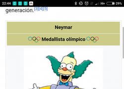 Enlace a Neymar sale un poco raro en esta foto...