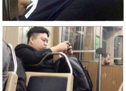 Enlace a Personajes extraños y curiosos avistados en el metro