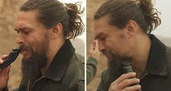 Enlace a Jason Momoa se afeita la barba por una buena causa