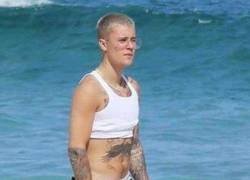 Enlace a ¿Soy yo o Justin Bieber cada vez se parece más a una lesbiana treintañera?