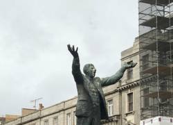 Enlace a Estatua cabreada