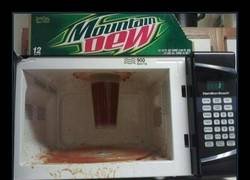 Enlace a Este microondas sigue sigue sus propias leyes físicas