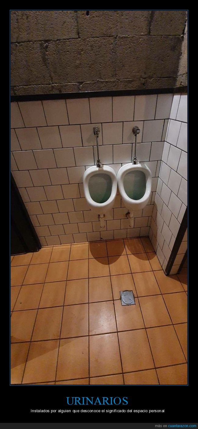 urinarios,aseos,juntos