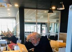 Enlace a Cuando abres tu portátil después de un vuelo y te llevas una enorme sorpresa