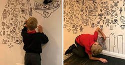 Enlace a Un niño de 9 años que tuvo problemas en clase por garabatear, consigue un trabajo para decorar un restaurante con sus dibujos