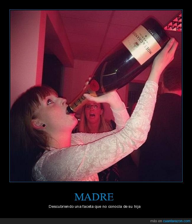 madre,hija,bebiendo,botella