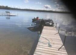 Enlace a Estaban tan emocionados por ir a pescar que olvidaron el freno de mano