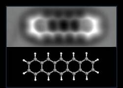 Enlace a La estructura química de una molécula con una resolución atómica