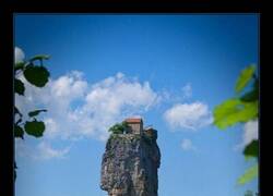 Enlace a El hogar del monje solitario, Maxime Qavtaradze