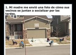 Enlace a Fotos que muestran como se practica el distanciamiento social alrededor del mundo