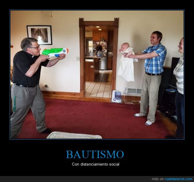 distanciamiento social,bautismo,pistola de agua,cura,bebé,coronavirus