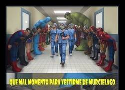 Enlace a Batman se siente algo incómodo
