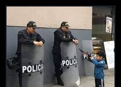 Enlace a Parece que no le gusta la policía...
