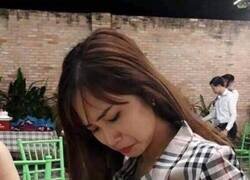 Enlace a Un mes escogiendo ropa para la fiesta, llegas y...