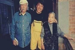 Enlace a La historia de los padres de Jackie Chan