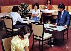Enlace a Cafetería retro-futurista