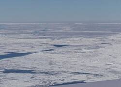 Enlace a Extraño y perfecto iceberg rectangular