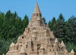 Enlace a Un castillo de arena más grande que la casa de muchos