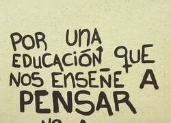 Enlace a Educando en el pensamiento crítico