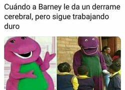 Enlace a Barney siempre lo da todo