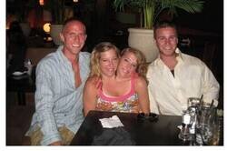 Enlace a La curiosa vida de las siamesas Abby y Brittany, que nacieron con 3 brazos y dos cabezas, vista en 11 curiosidades