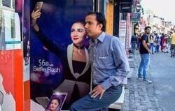 Enlace a Forever Alone se hace un selfie