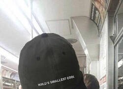 Enlace a Luciendo su gorra con orgullo