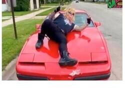 Enlace a Anuncios con un aura amenazante