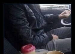 Enlace a Cuando no tienes donde poner las bebidas